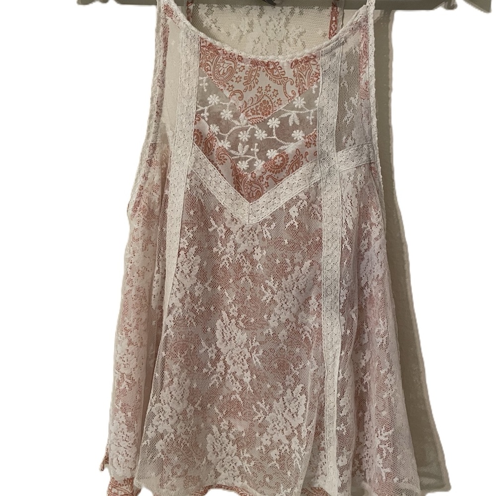 Paper Crane Floral Lace Camisole in Pink and White